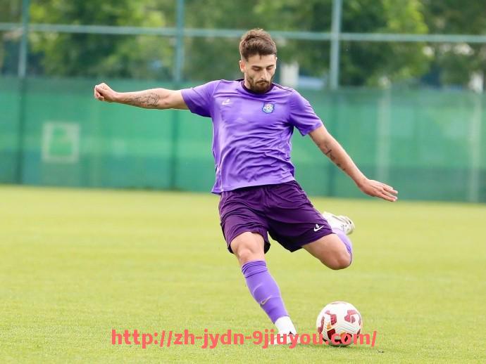 jiuyou九游娱乐-世俱杯比赛中球员因战术调整导致场上位置变化的实际影响